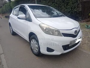 Toyota Vitz 1.0 FWD 5dr 2013 White