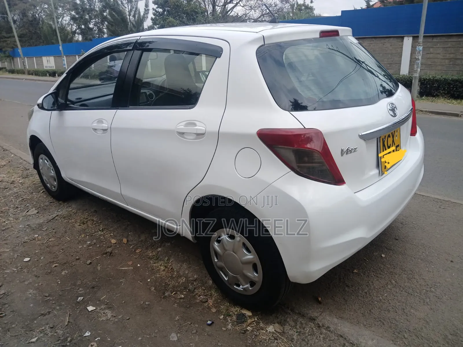 Toyota Vitz 1.0 FWD 5dr 2013 White