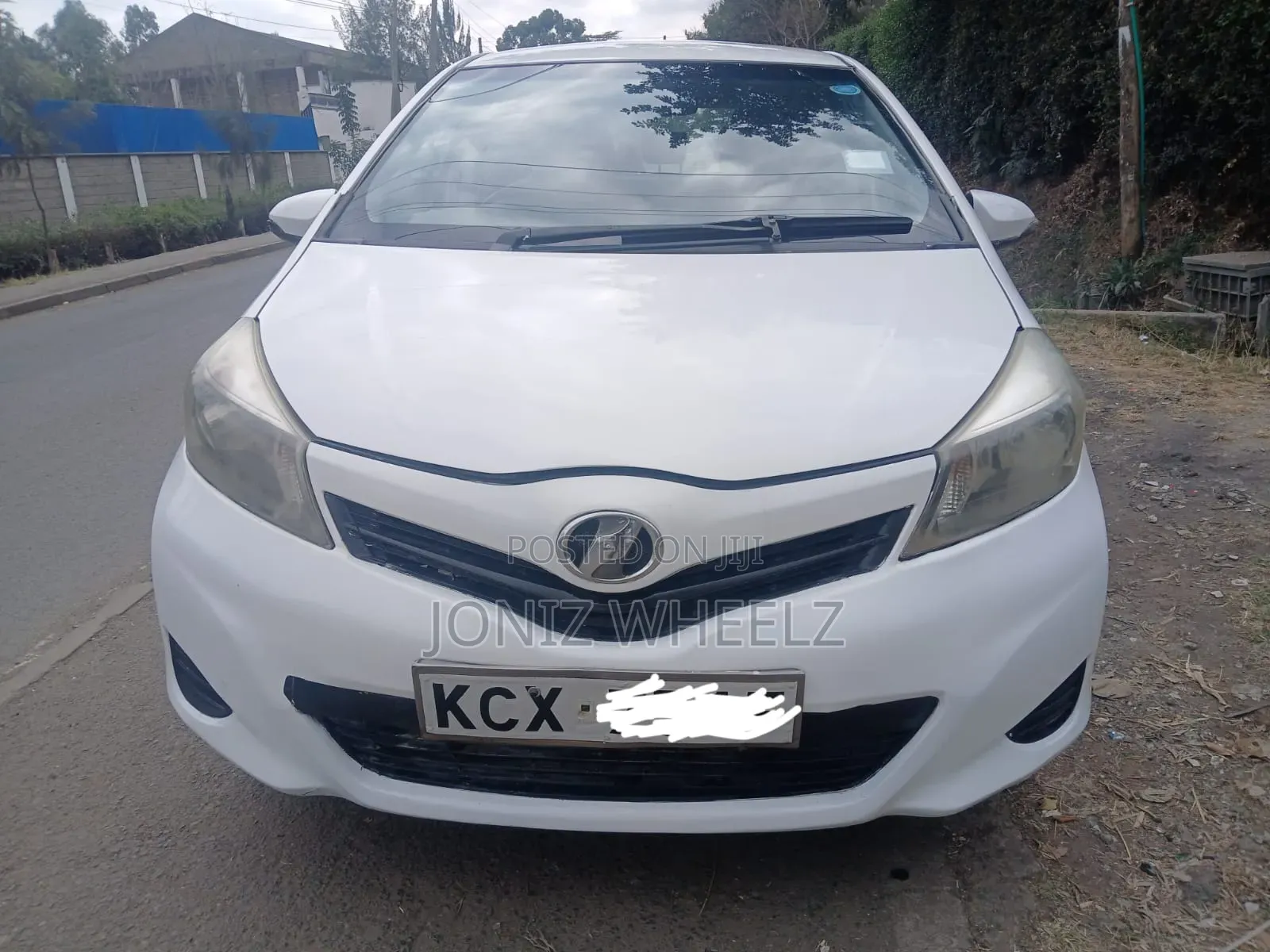 Toyota Vitz 1.0 FWD 5dr 2013 White