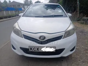 Toyota Vitz 1.0 FWD 5dr 2013 White