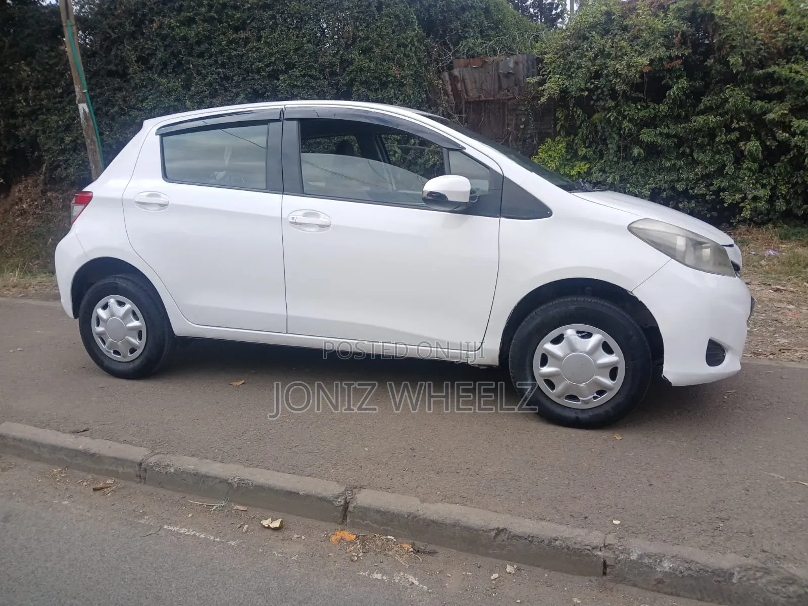 Toyota Vitz 1.0 FWD 5dr 2013 White