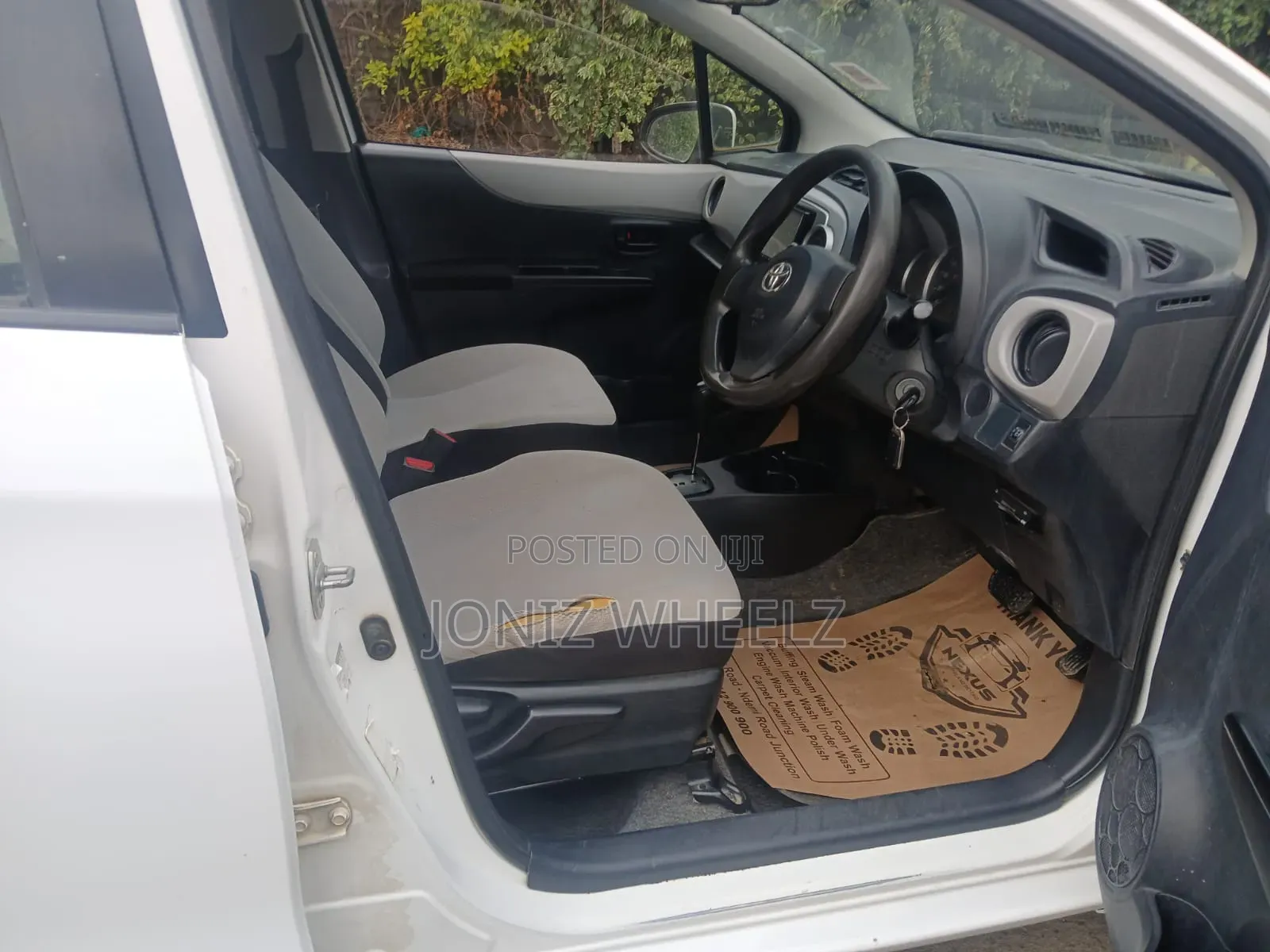 Toyota Vitz 1.0 FWD 5dr 2013 White