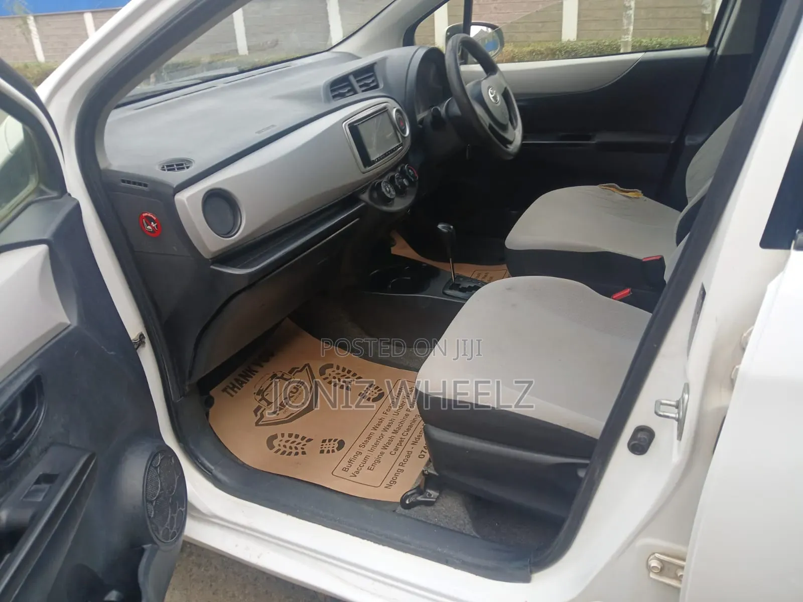 Toyota Vitz 1.0 FWD 5dr 2013 White