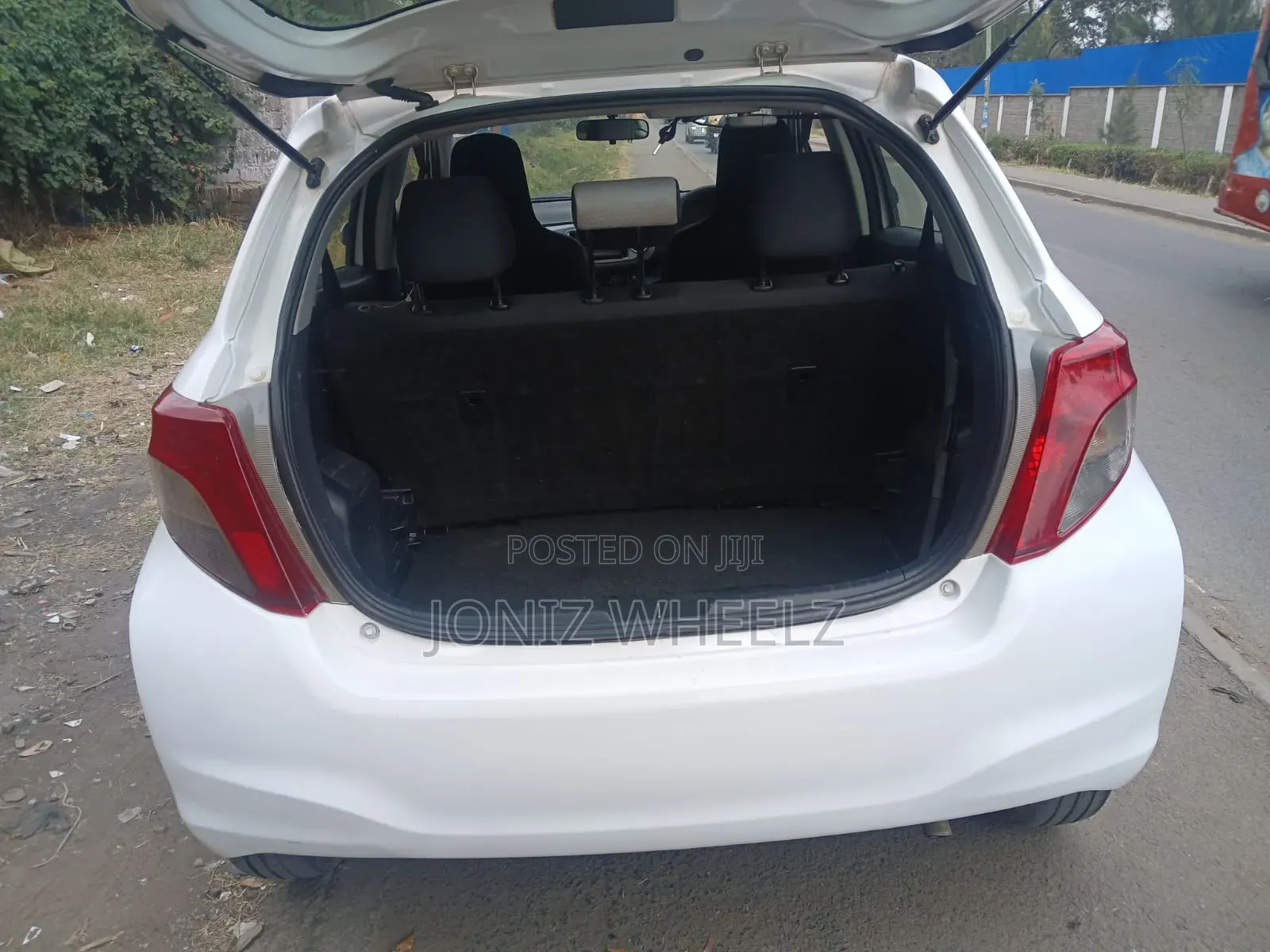 Toyota Vitz 1.0 FWD 5dr 2013 White