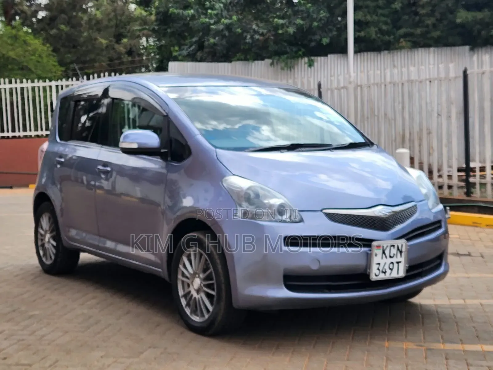 Toyota Ractis 1.3 FWD 2010 Blue