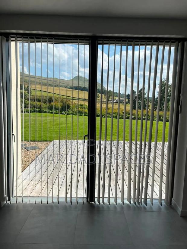 Quality Office Blinds/Privacy and Style - thumbnail 2