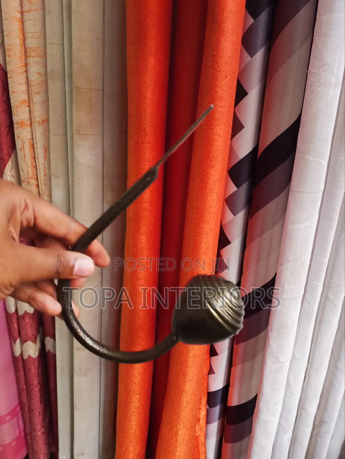 Scratch Resistant Powder Coated Brass Wall Mounted Curtain Tiebacks