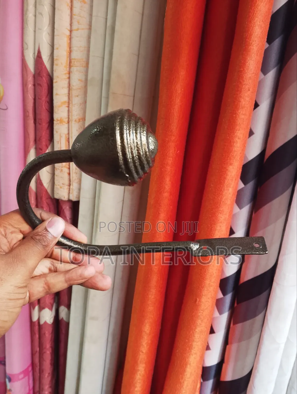 Scratch Resistant Powder Coated Brass Wall Mounted Curtain Tiebacks