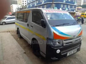 Toyota HiAce 2011 Silver