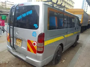 Toyota HiAce 2011 Silver
