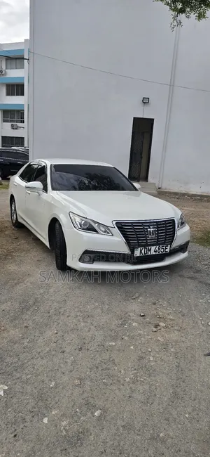 Toyota Crown 2017 White