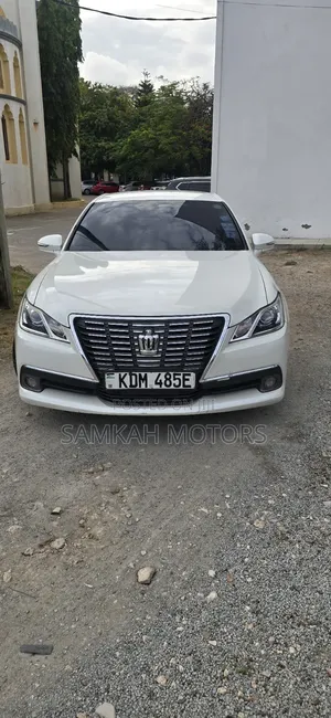 Toyota Crown 2017 White