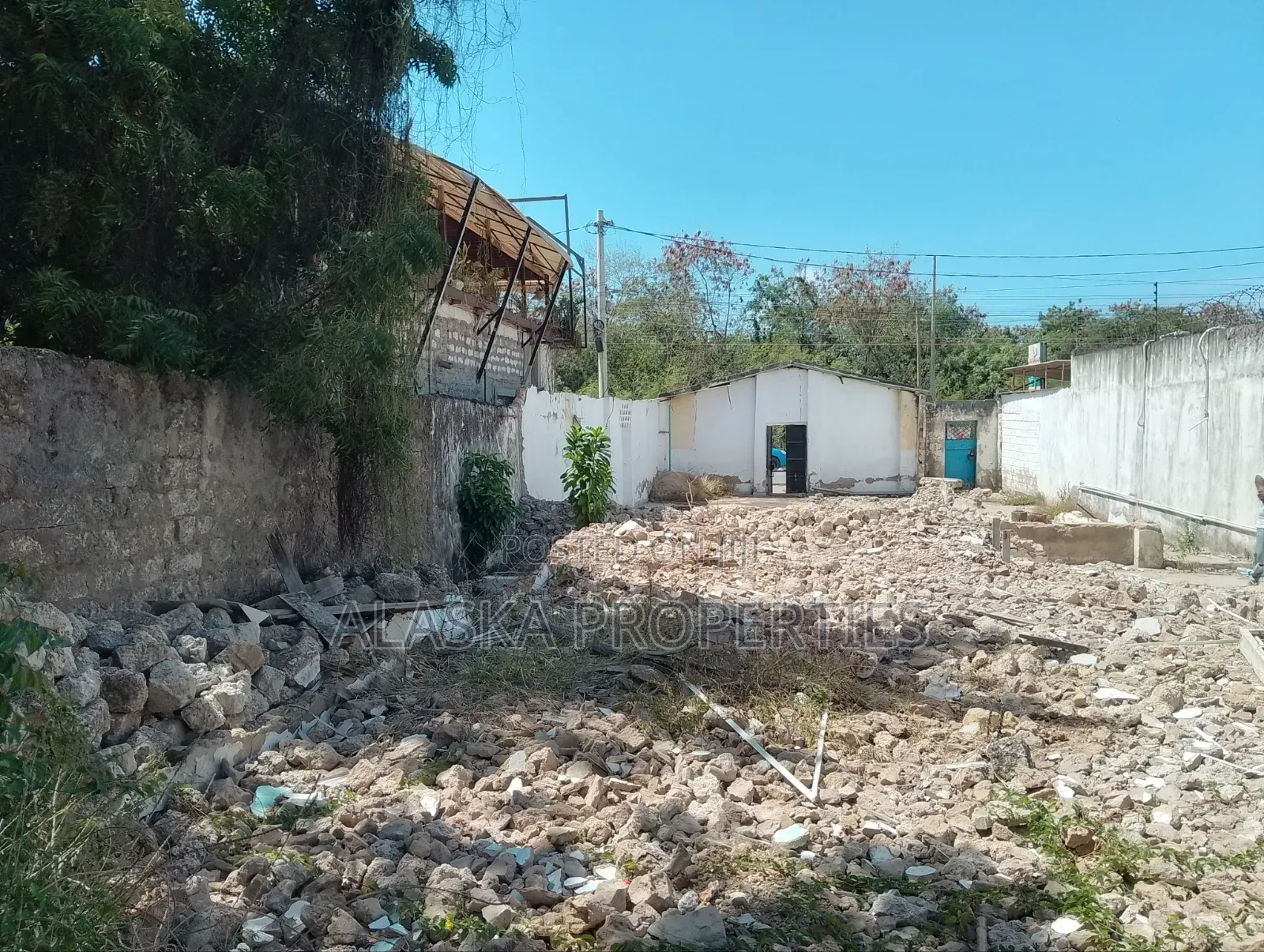 Yard to Let in Nyali Links Road