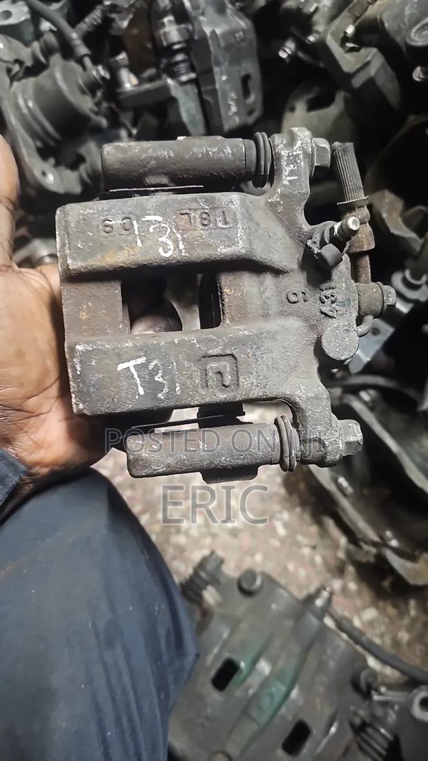 Nissan X-Trail Brake Calipers - main view
