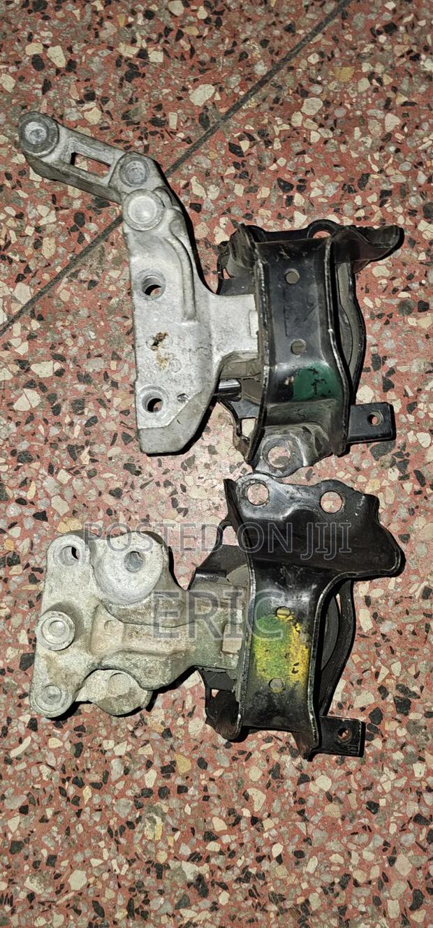 Nissan Note 2013 Ingine Mounting