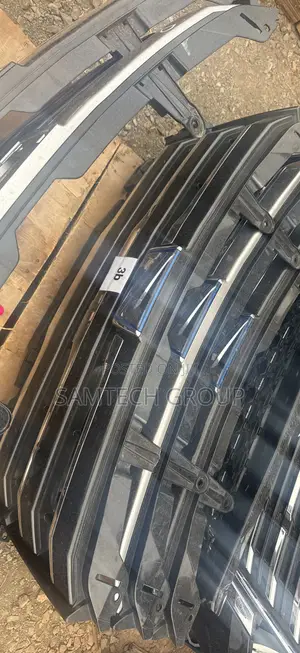 Toyota Noah 2015 Font Radiator Grill