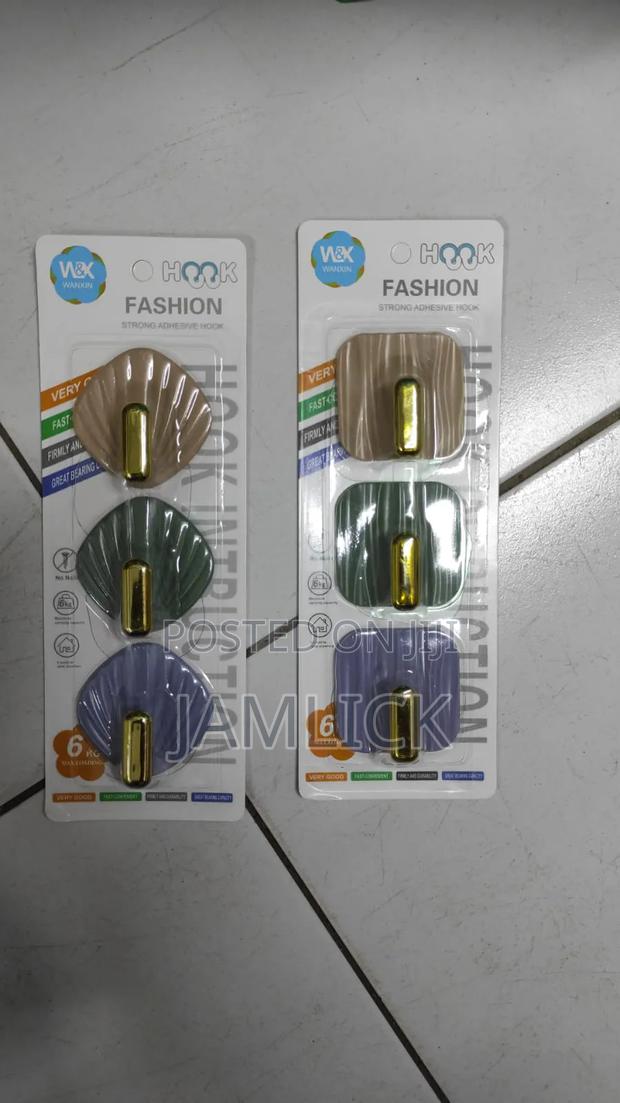 3pcs Shell Shape Wall Hooks Strong Load Bearing Rust Resistant - Hk - main view