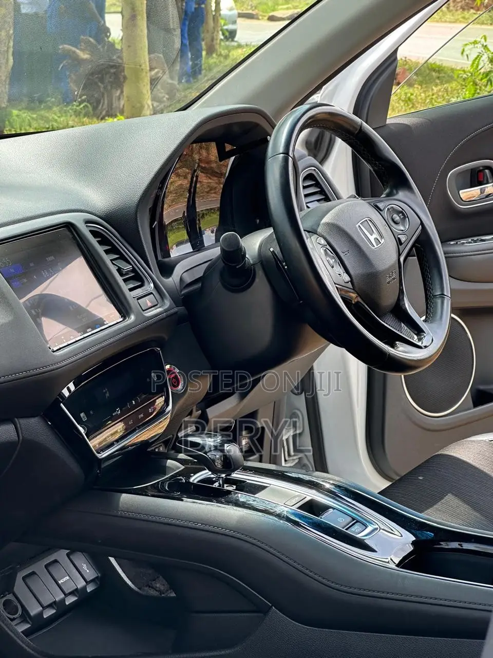 Honda Vezel 1.5 Hybrid 4WD 2018 Pearl