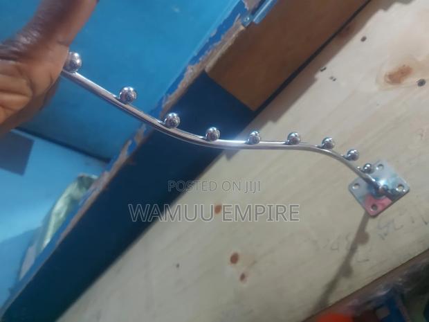 9 Balls Wall-Mounted Wavy Waterfall Display Hook