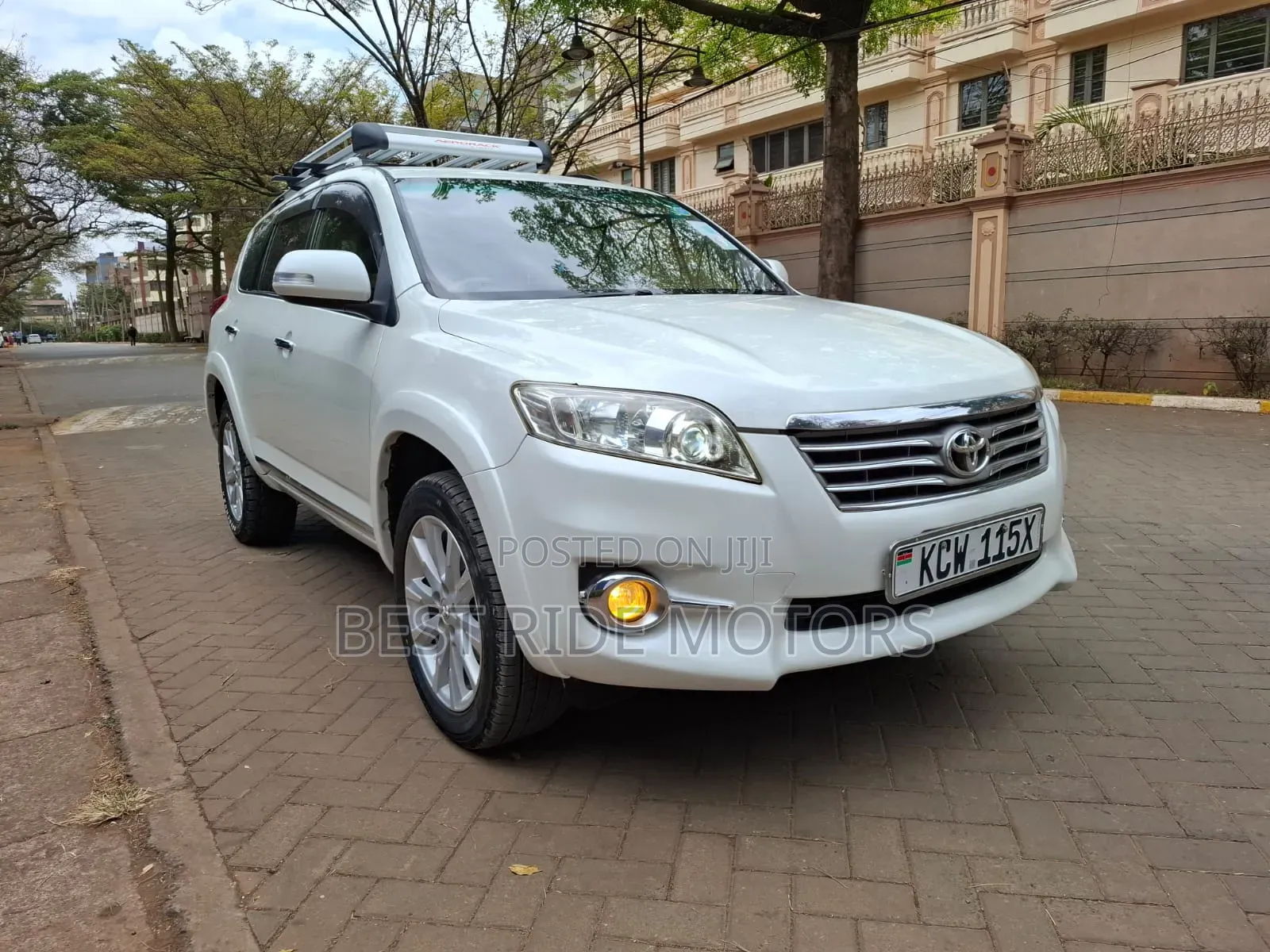 Toyota Vanguard 2012 White