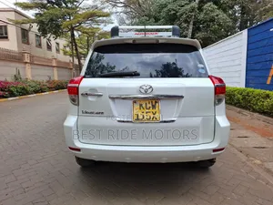 Toyota Vanguard 2012 White