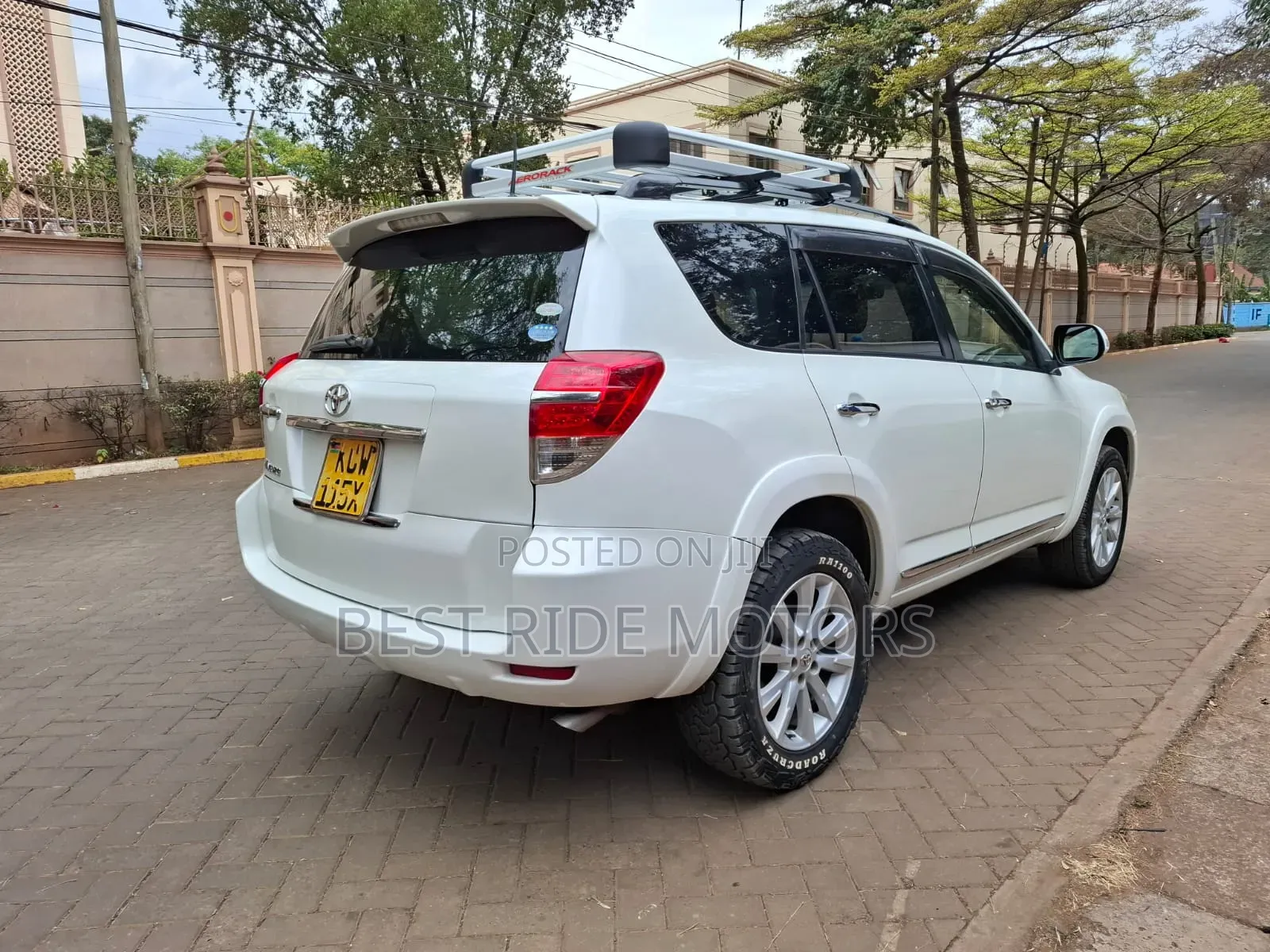 Toyota Vanguard 2012 White