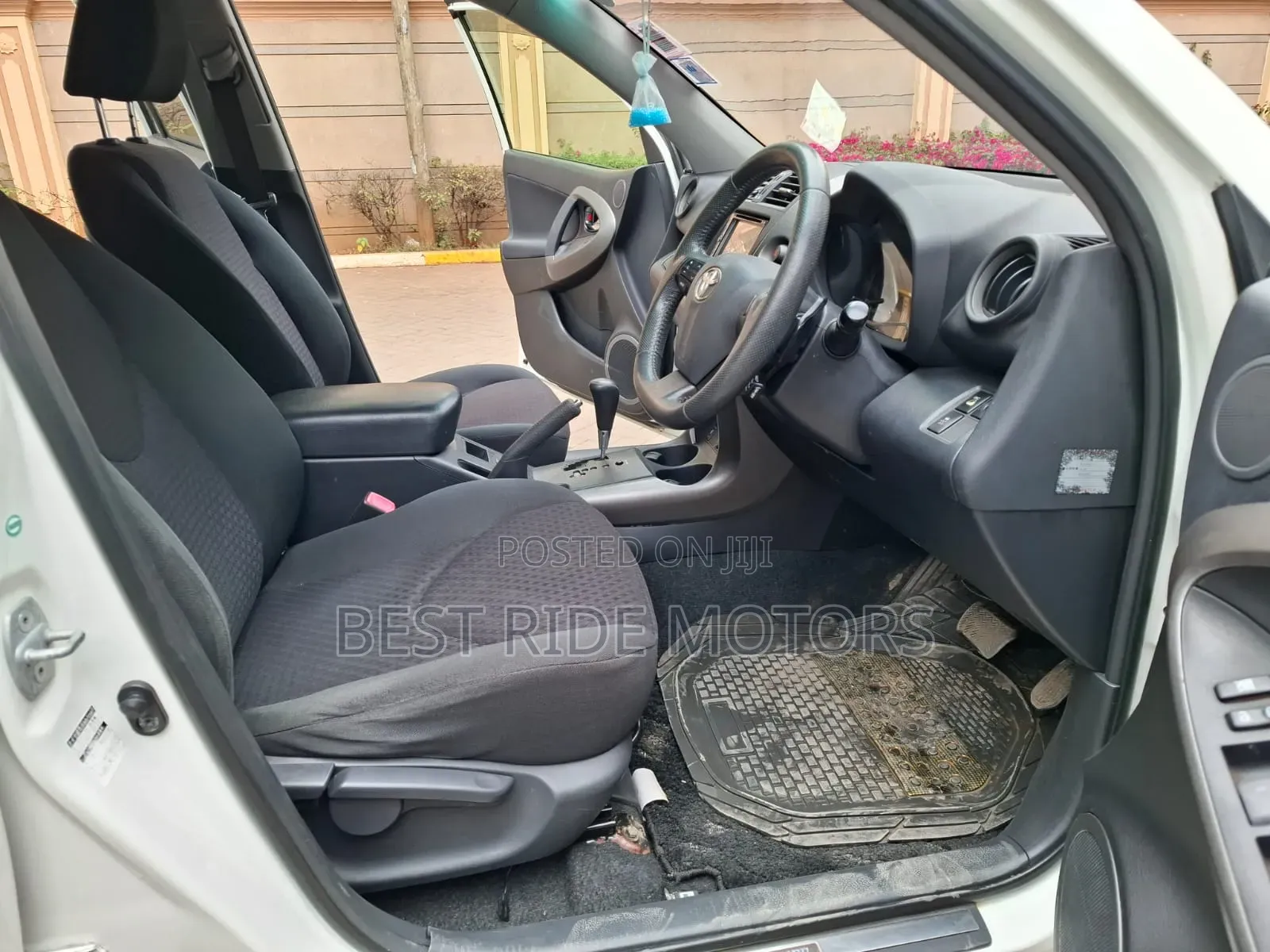 Toyota Vanguard 2012 White