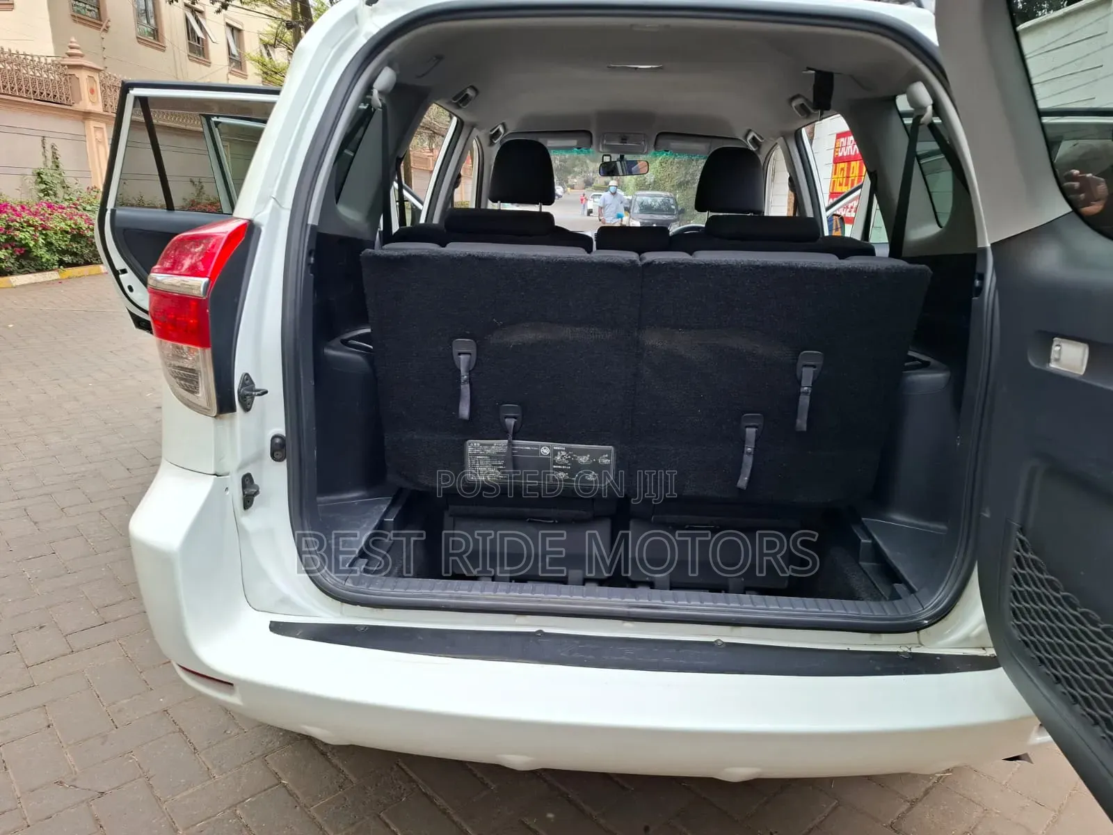 Toyota Vanguard 2012 White
