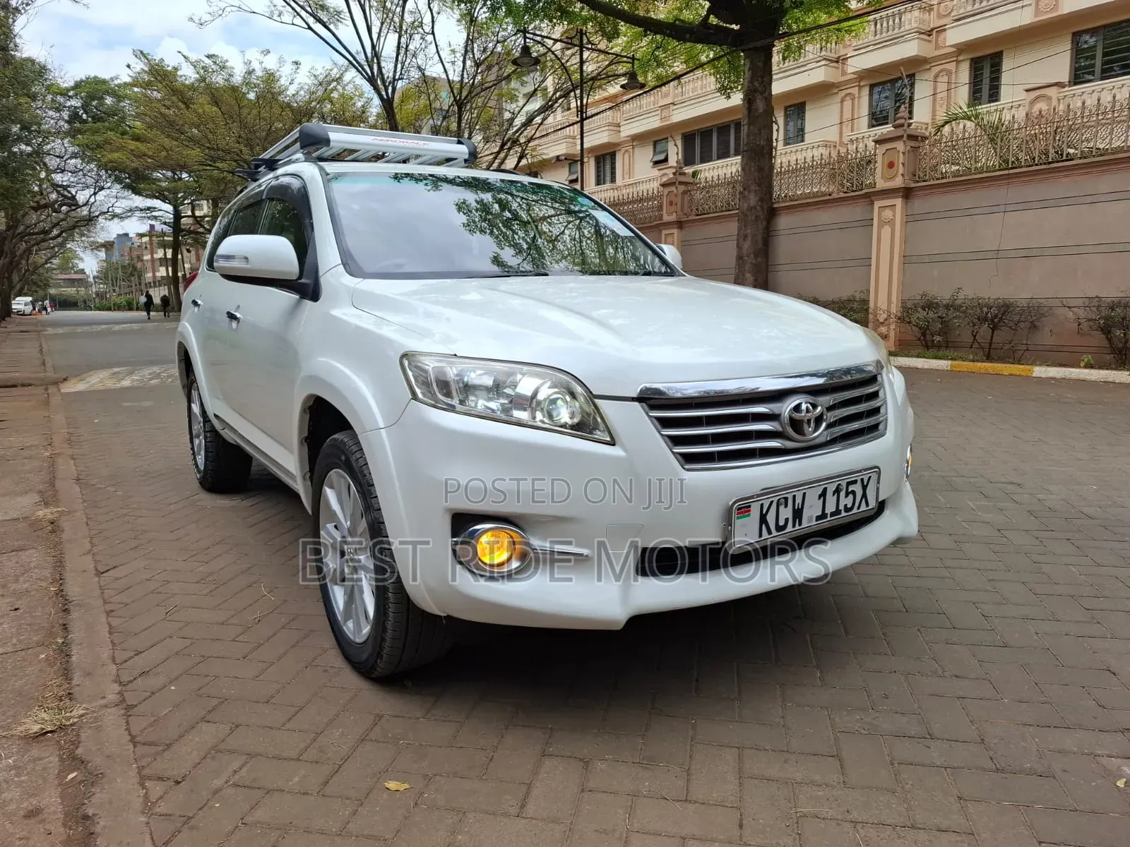 Toyota Vanguard 2012 White