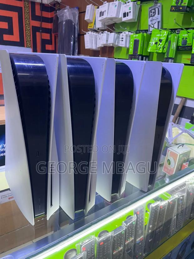 Ps5 Standard With Two Controllers