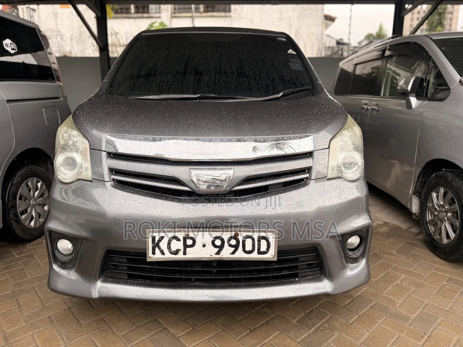 Toyota Noah 2010 Gray