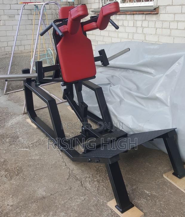 Gym Hack Squat Machine