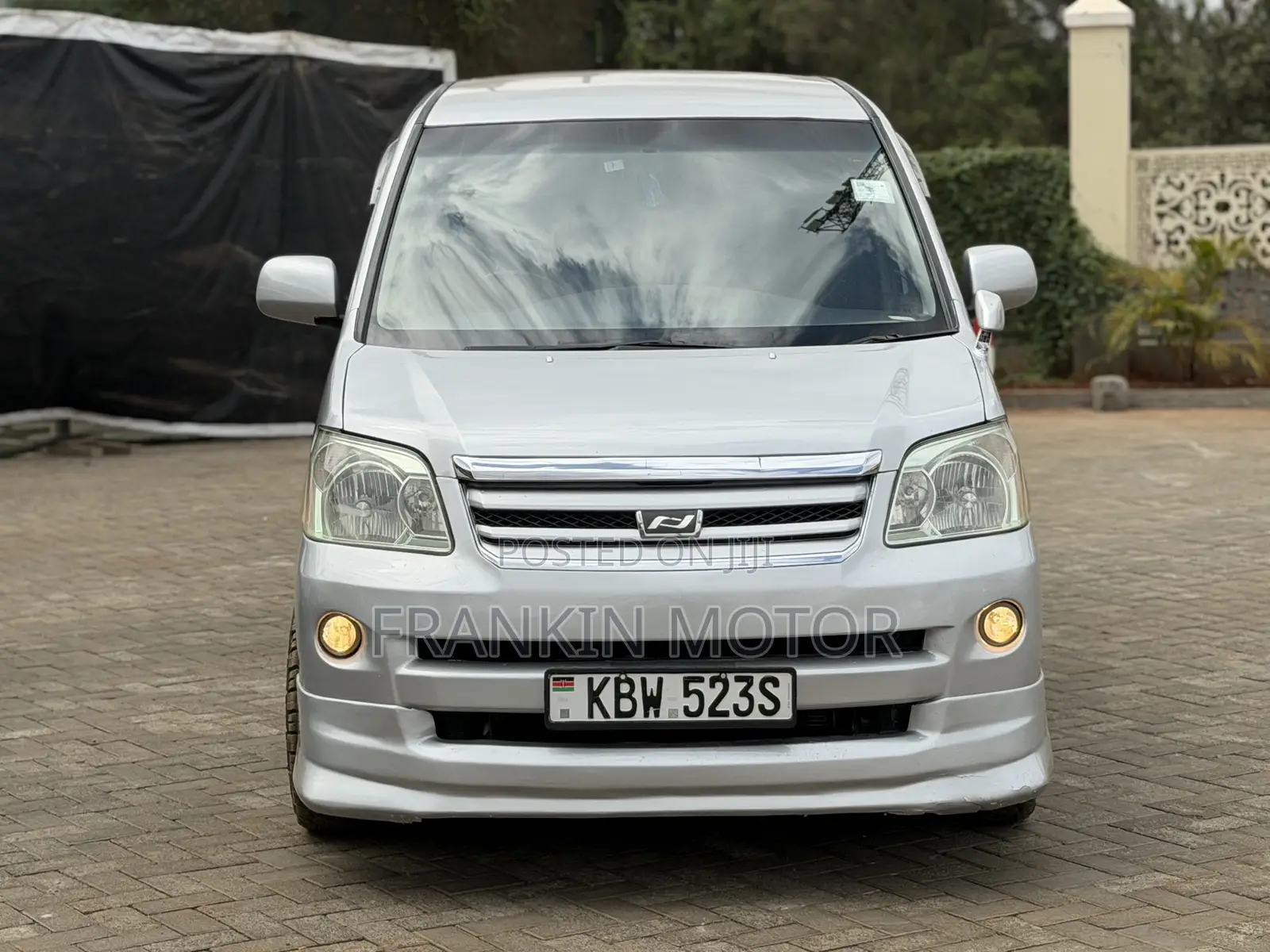 Toyota Noah 2.0 143hp FWD (7 Seater) 2007 Silver