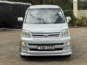 Toyota Noah 2.0 143hp FWD (7 Seater) 2007 Silver