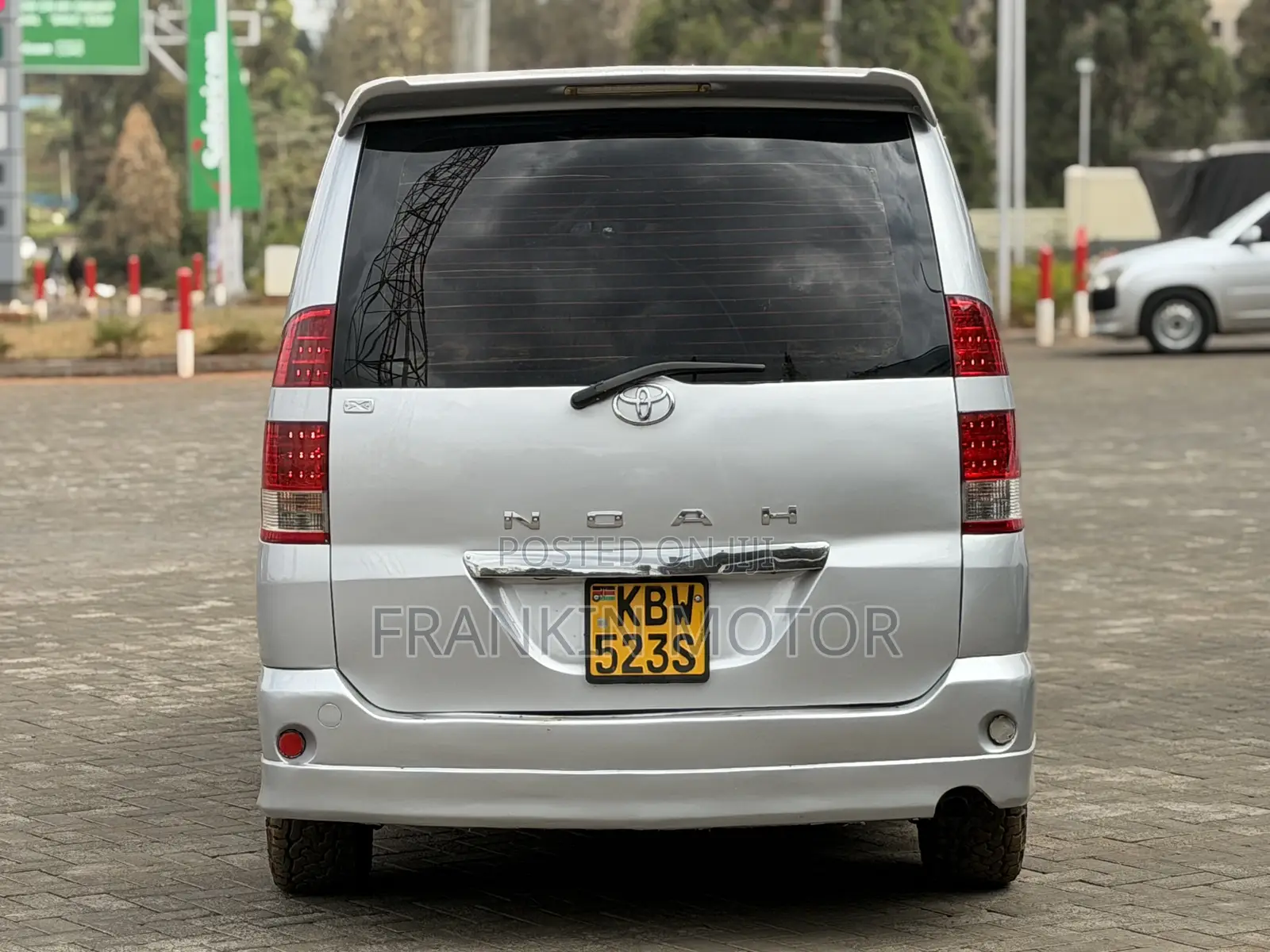 Toyota Noah 2.0 143hp FWD (7 Seater) 2007 Silver