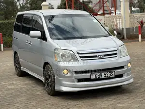 Toyota Noah 2.0 143hp FWD (7 Seater) 2007 Silver