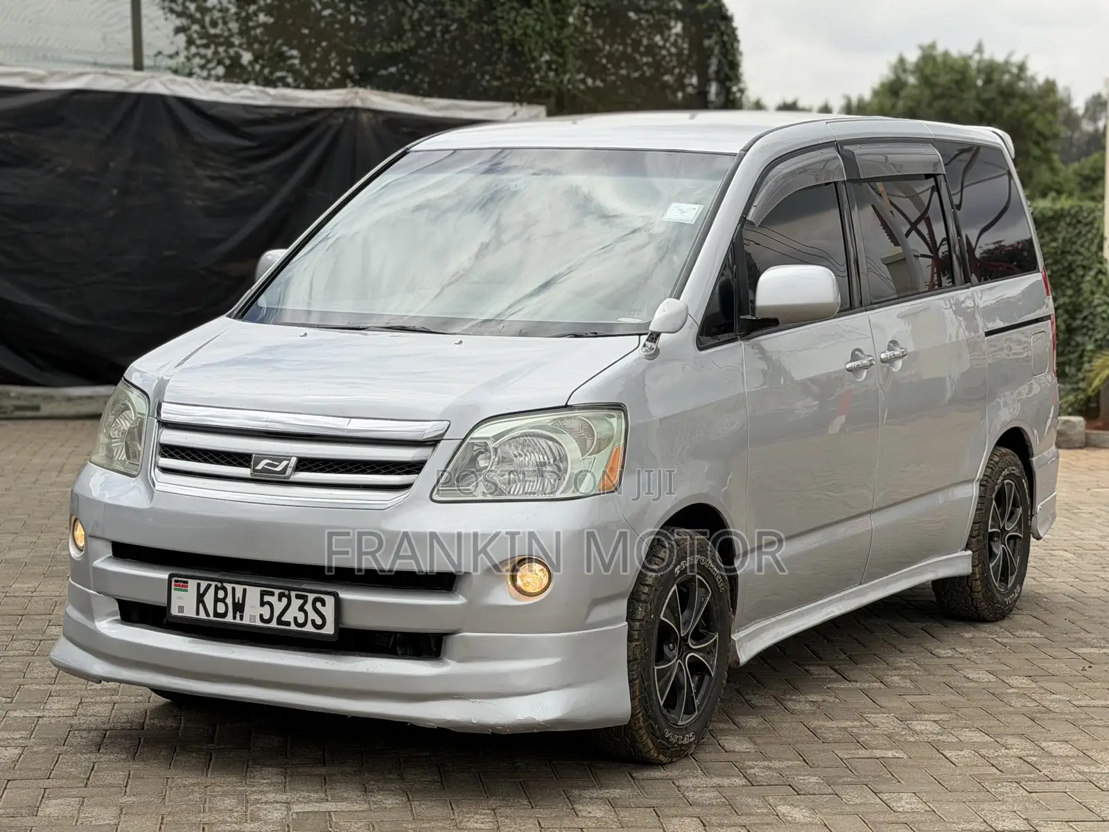 Toyota Noah 2.0 143hp FWD (7 Seater) 2007 Silver