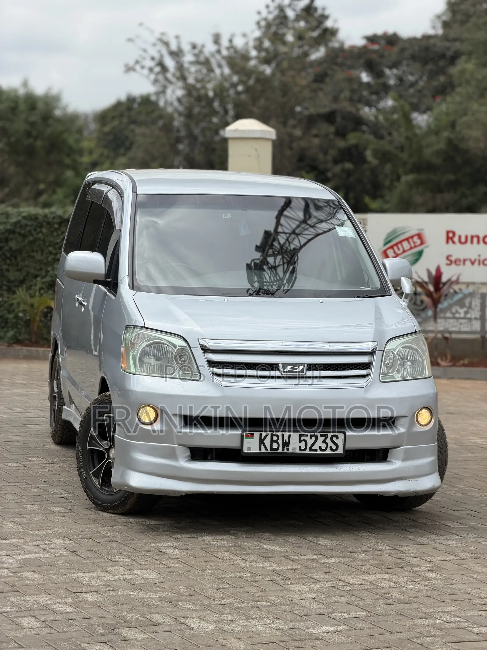 Toyota Noah 2.0 143hp FWD (7 Seater) 2007 Silver