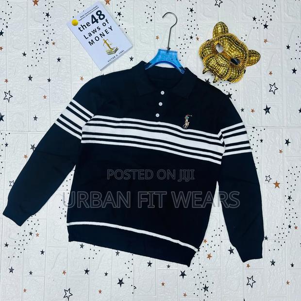 Sweater With Kneck Buttons