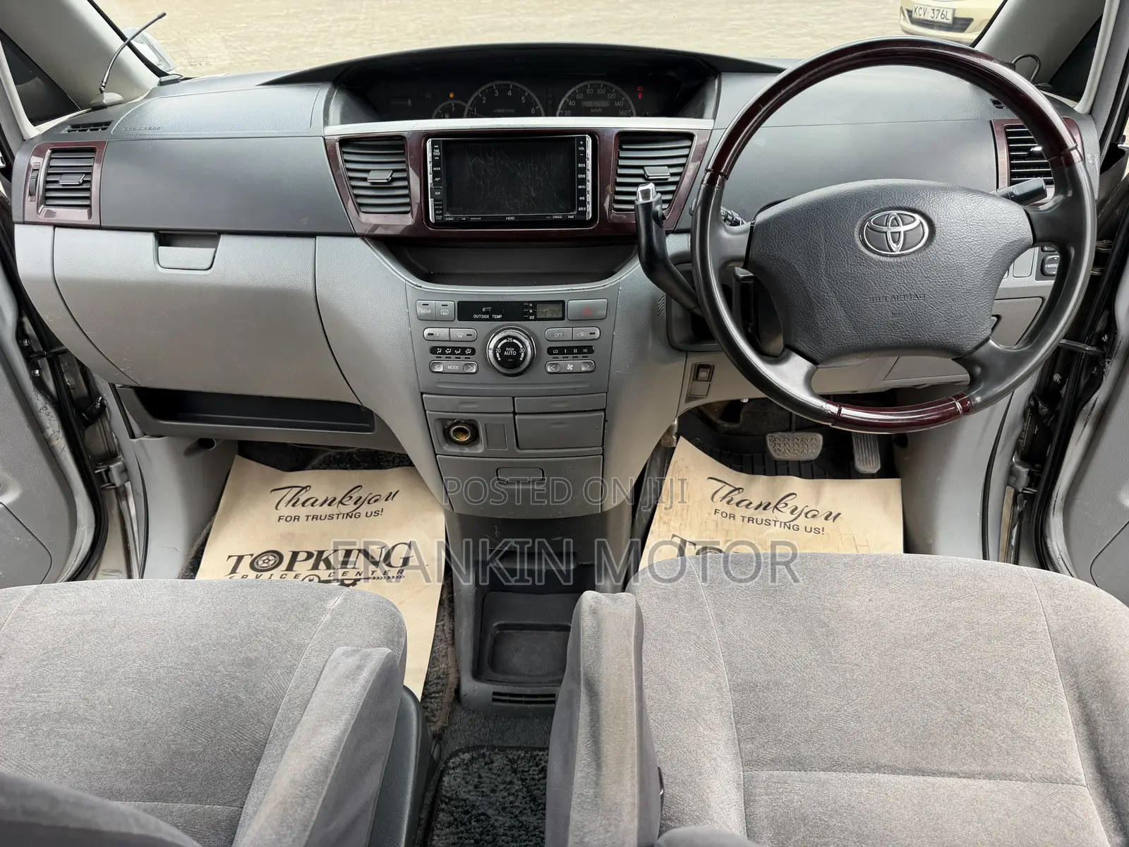 Toyota Noah 2.0 143hp FWD (7 Seater) 2007 Silver