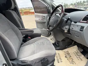 Toyota Noah 2.0 143hp FWD (7 Seater) 2007 Silver