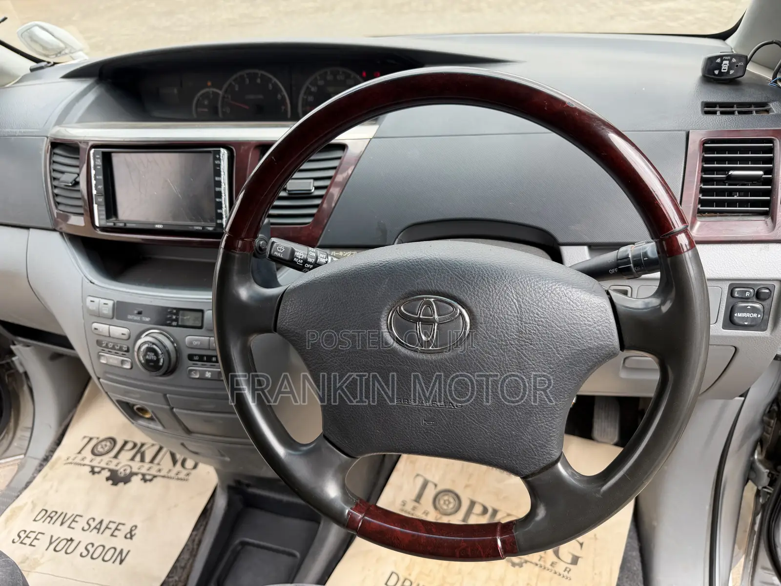 Toyota Noah 2.0 143hp FWD (7 Seater) 2007 Silver