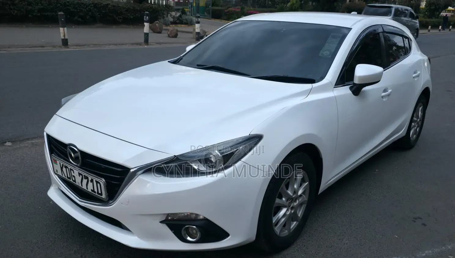Mazda Axela SV Premium 2014 White