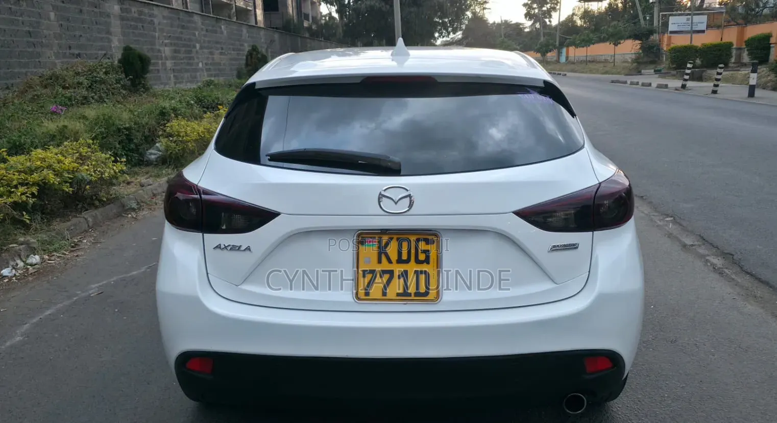Mazda Axela SV Premium 2014 White