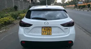 Mazda Axela SV Premium 2014 White