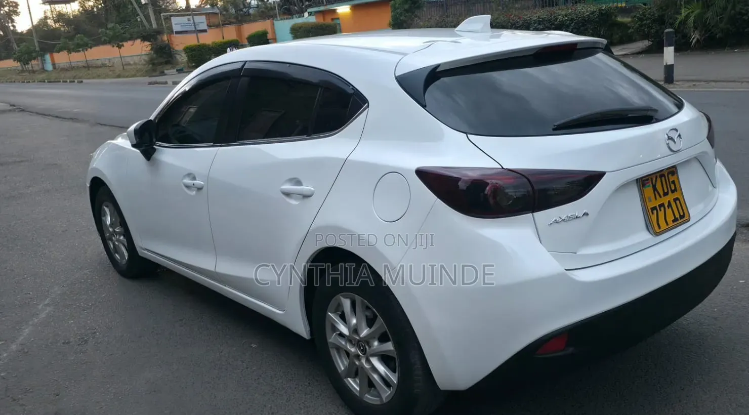Mazda Axela SV Premium 2014 White