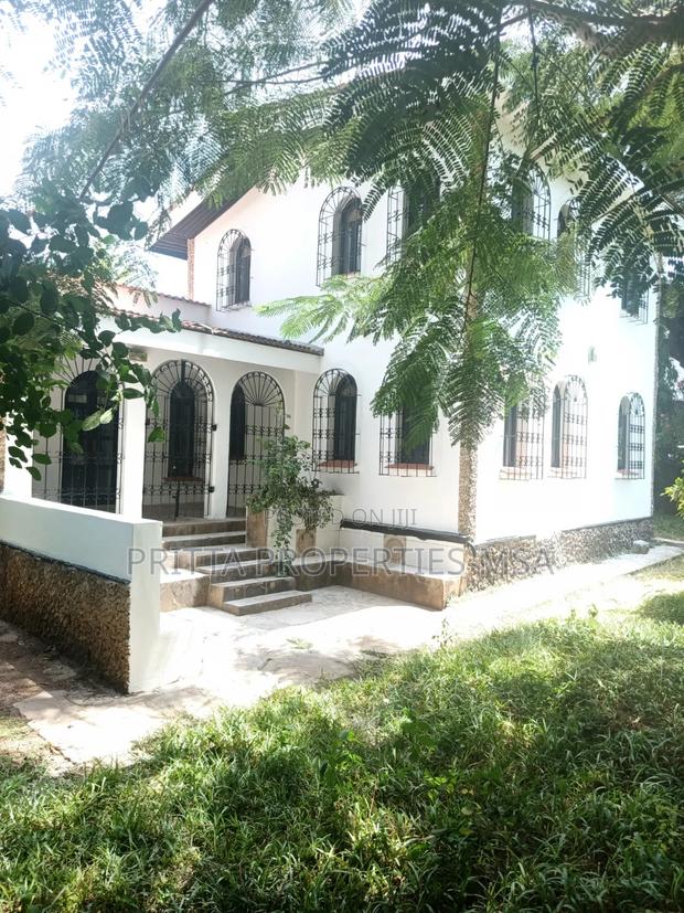 2bdrm Townhouse / Terrace in Affluent Nyali for rent