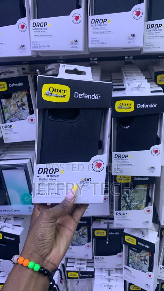 OtterBox Defender Series Phone Case Packaged for the iPhone 15 Pro - thumbnail 2