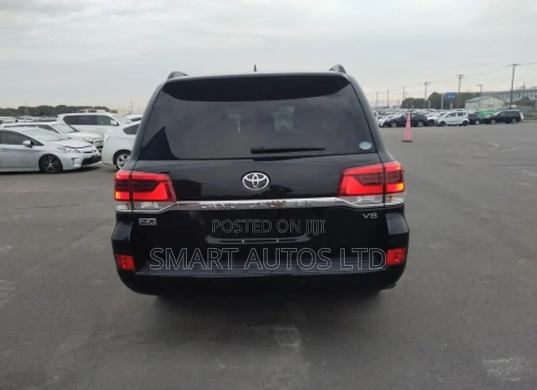Toyota Land Cruiser 4.6 V8 AX 2018 Black