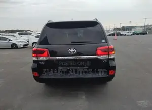 Toyota Land Cruiser 4.6 V8 AX 2018 Black